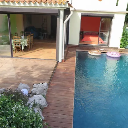 Charmante Avec Piscine Pres De L'etang. Сет