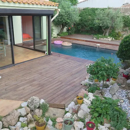 Charmante Avec Piscine Pres De L'etang. Дом отдыха Сет