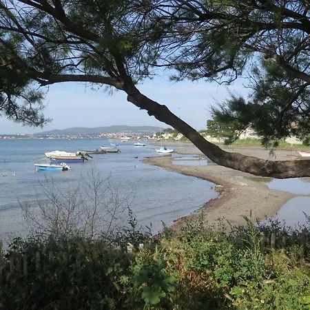 Charmante Avec Piscine Pres De L'etang.